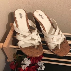 ❤️ 3/$15 ❤️Women’s size 9 white wedge shoes